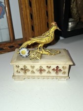 Magnifique Boîte À Couture Albâtre Finement Sculpté 1850 Coq Laiton Doré Peint