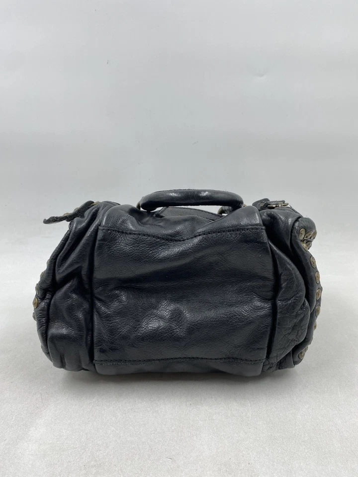 Bolso con asa de cuero tachonado negro Frye Foto 3 de 4