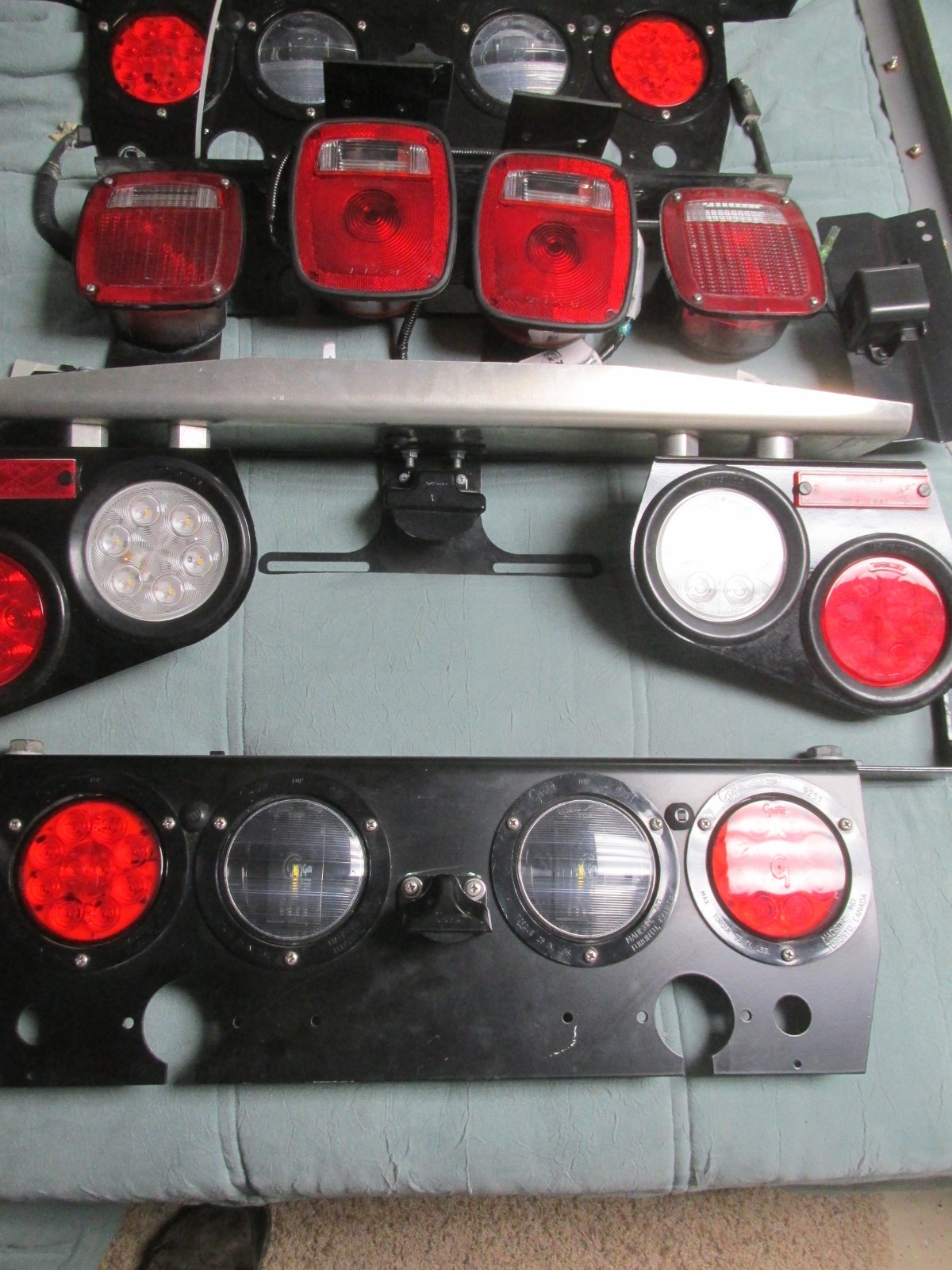 PACCAR GROTE TRUCK LED TAILLIGHT BAR PANEL W/ HARNESS & BACK-UP ALARM PETERBILT