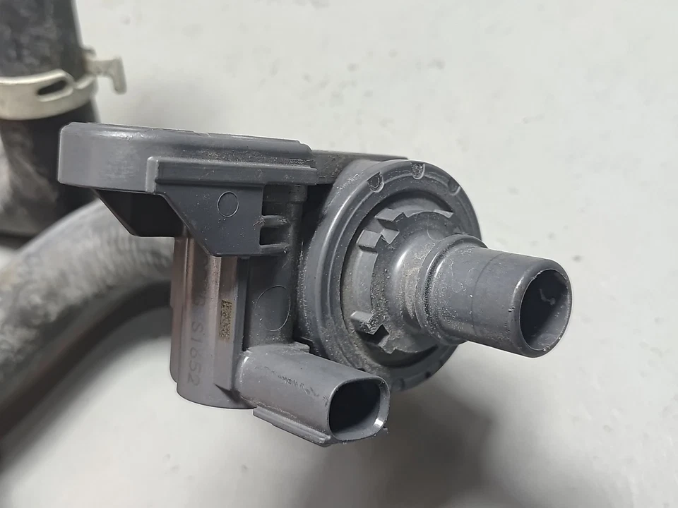 ENGINE COOLANT BY PASS HOSE TUBE PIPE W/ VALVE 2018-2024 TOYOTA CAMRY 2.5L OEM - Image 3 of 4