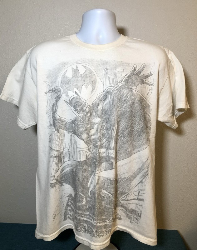 Vintage DC Comics Pencil Sketched Batman In Action White T-shirt Size L