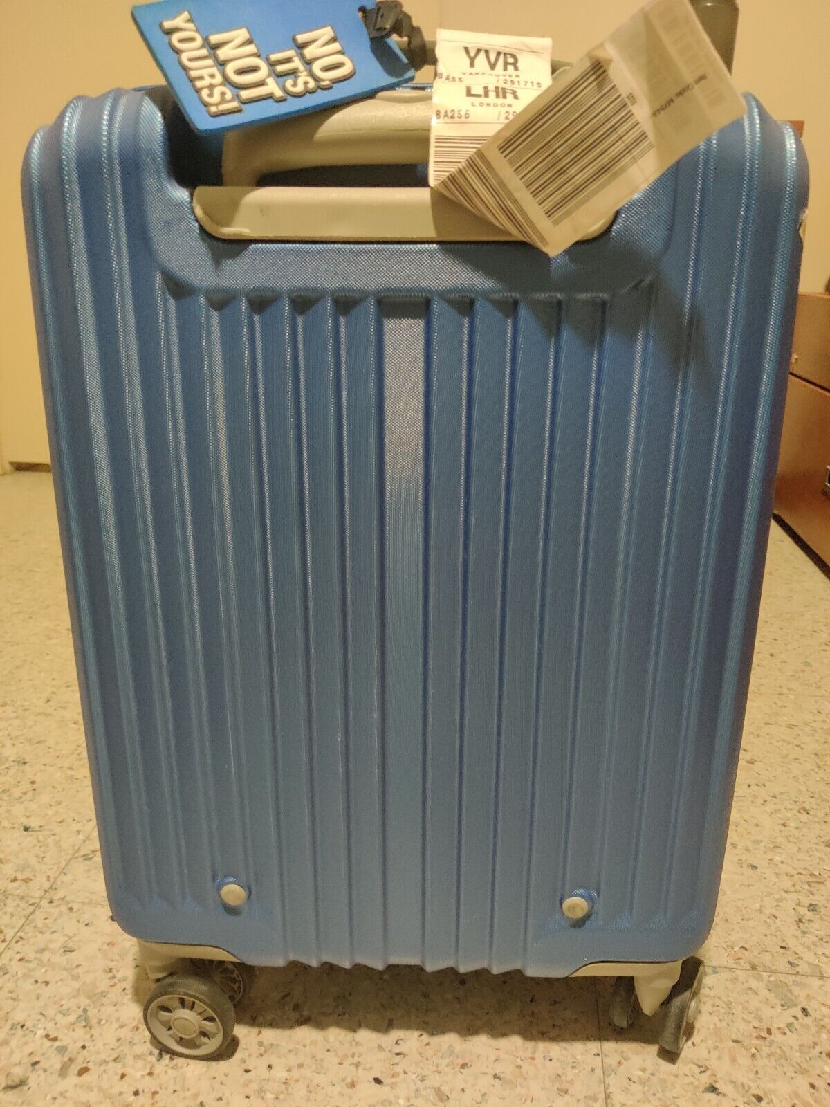 Suitcase / luggage 