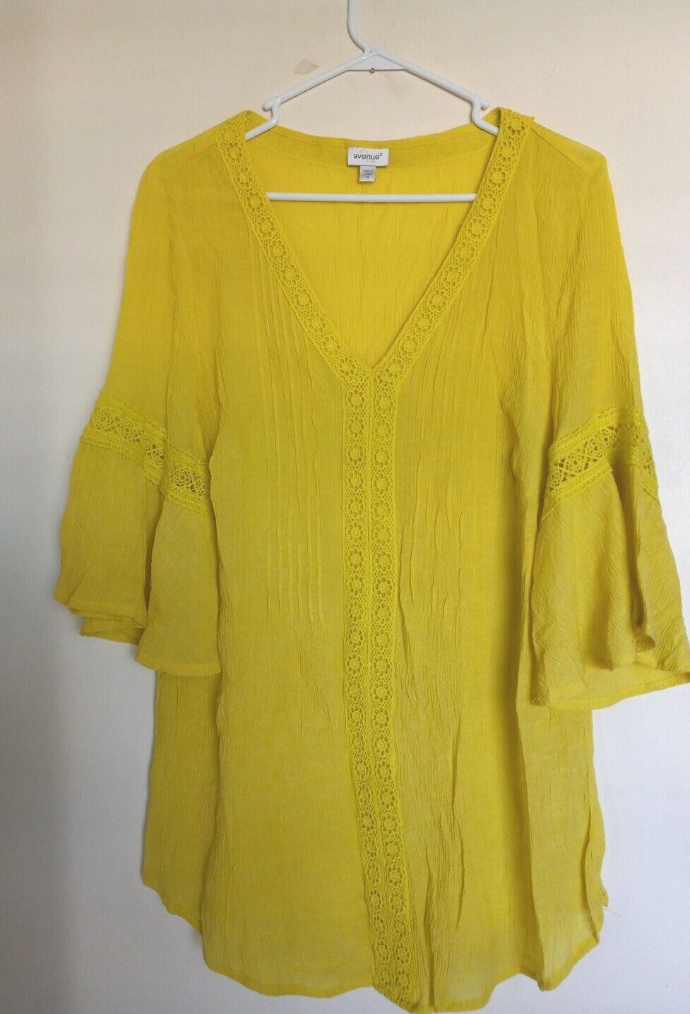 Avenue Womens Size 14 V Neck Blouse with Crochet Lace Trim