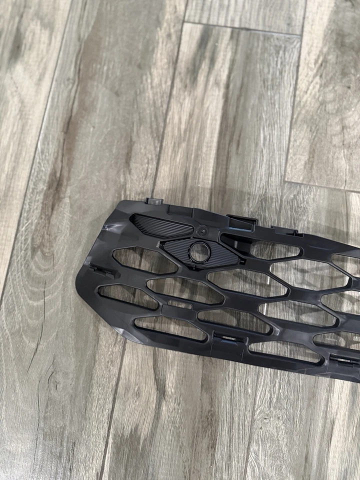 Toyota Crown Signia 2025 parrilla OEM 5310130F80 NUEVO Foto 2 de 4