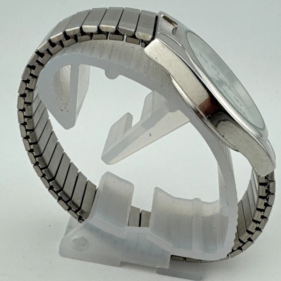 Reloj de cuarzo FMD para hombre esfera militar plateada fácil lectura elástico analógico batería nueva Foto 3 de 4