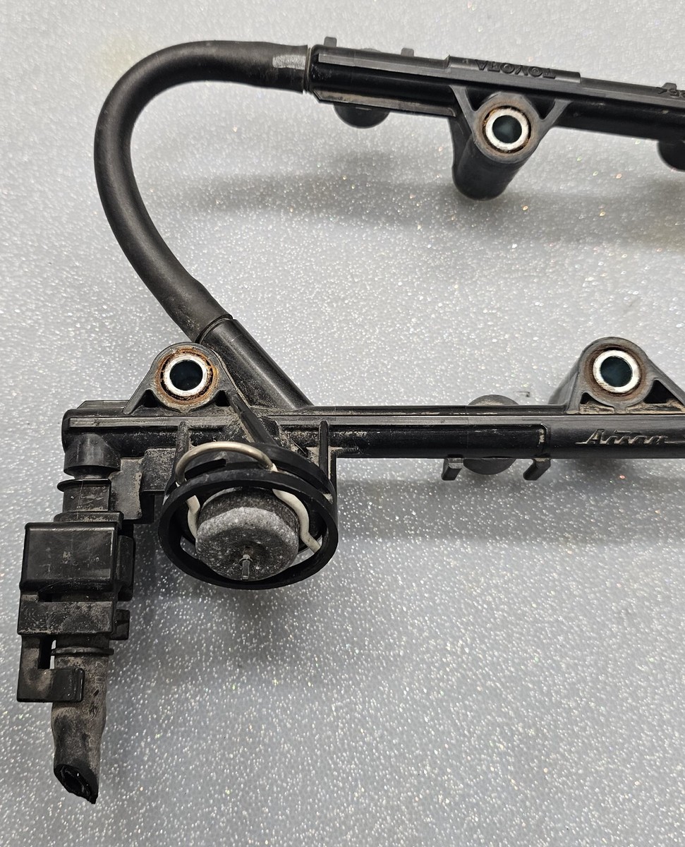 07 Toyota FJ Cruiser Fuel Injection Injector Rail Assembly Pa66