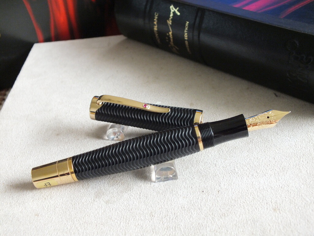 Montblanc 2006 Writer Limited Edition Virginia Woolf 18K Fountain