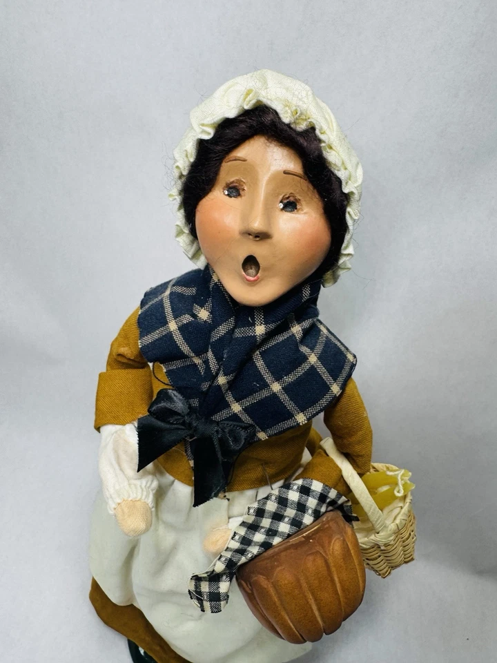 Byers Choice 2004 Colonial Williamsburg Mujer Base Shopper Llaves Velas Foto 4 de 4