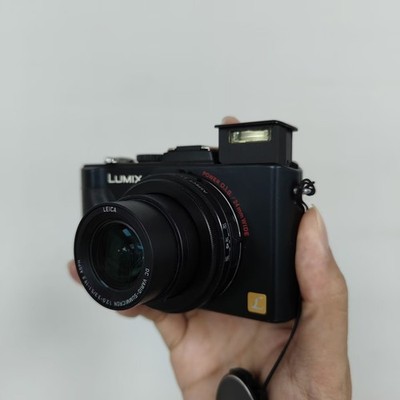 Panasonic LUMIX DMC-LX5 10.1MP 3.8X Optical Zoom Digital Camera