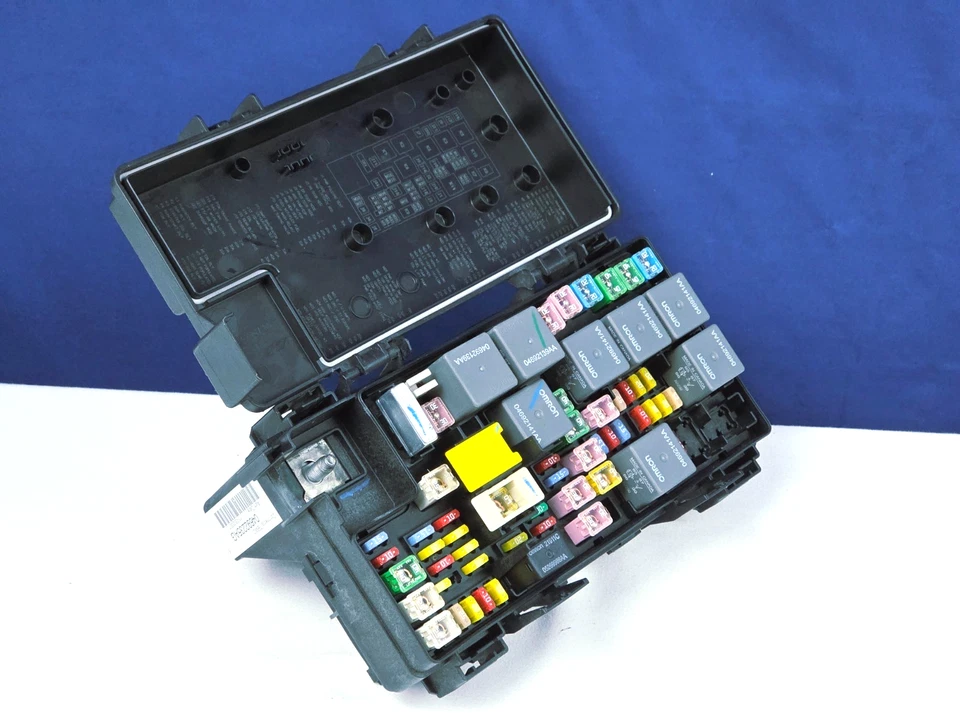 2008 2009 Dodge Nitro Jeep Liberty  TIPM FUSE RELAY BOX 04692235 - Image 4 of 4