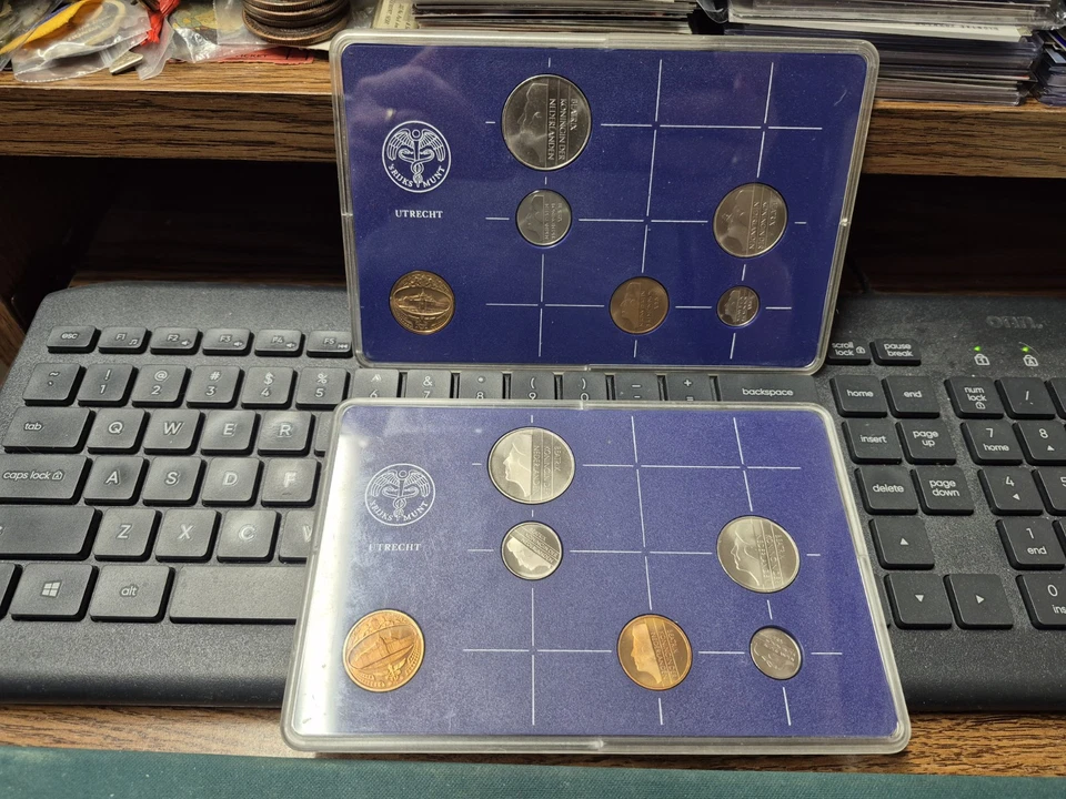 VINTAGE 1985 & 1986 NETHERLANDS 6 COIN MINT SET IN CASE LOT (2) - Image 2 of 4