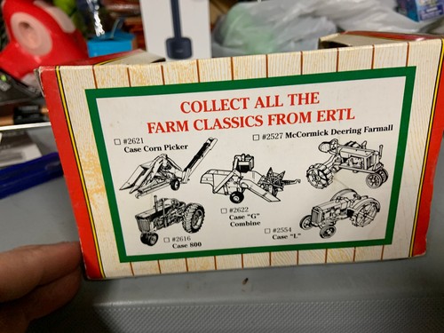 Ertl Farm Classic Case Corn Picker 1:43 Replica #2621 - Picture 5 of 8