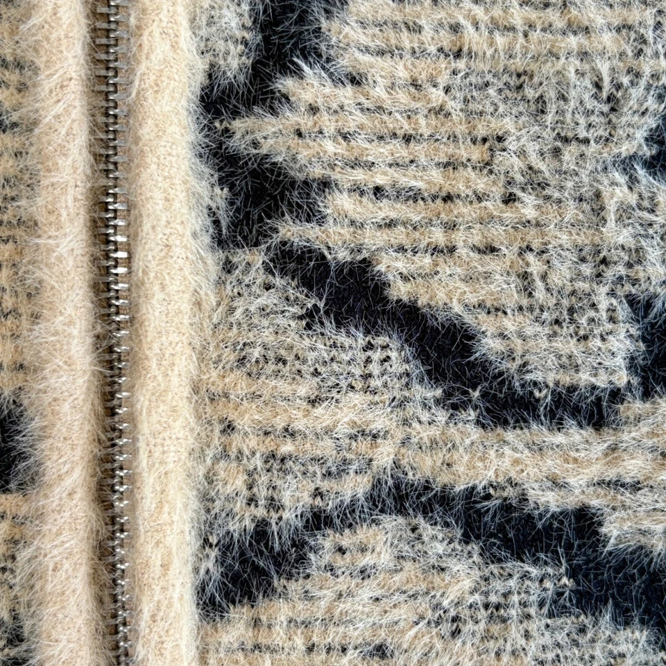 Chaqueta con capucha difusa con cremallera para mujer Zara | Talla mediana | Camuflada negra y crema Foto 4 de 4