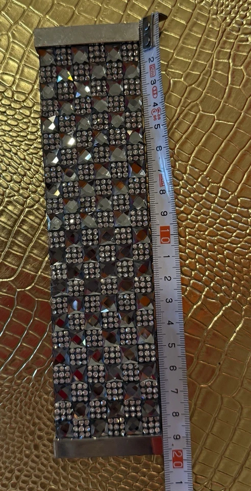 Grau Silbern Glitzerndes Breites Armband Mit Magnet Verschluss Selten Getragen - Bild 4 von 4