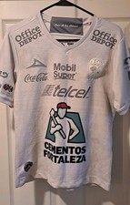 The jersey in the image is a Club León 2017–2018 away shirt, Size Small