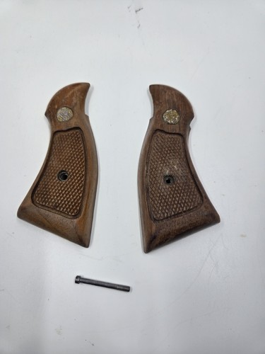 Smith & Wesson S&W K/L Frame Grips Round Butt Checkered Wood - Picture 1 of 7