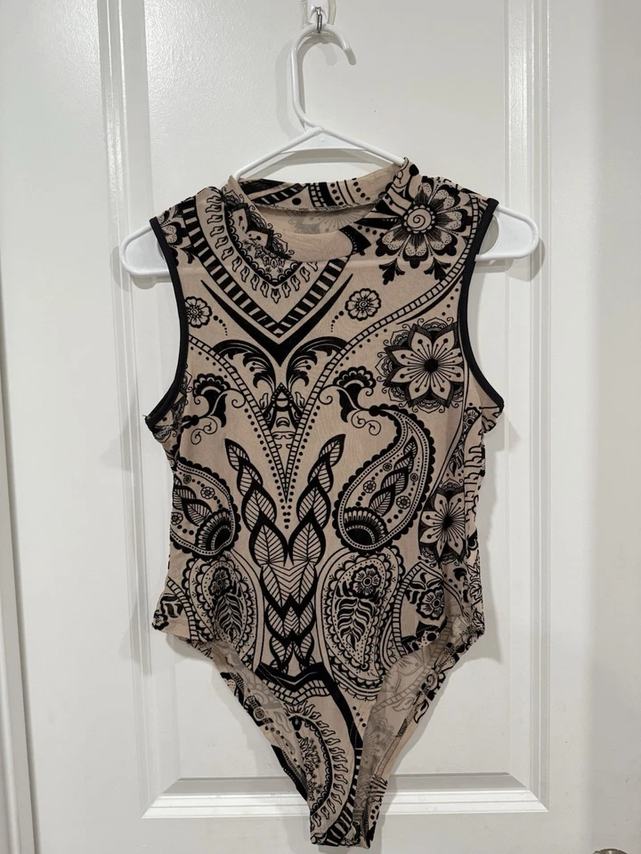 Body sem mangas Boho nude e preto paisley – Tamanho M - Imagem 2 de 4