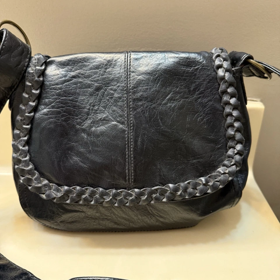 Bolsa de ombro Bongo mini couro preto Y2K tiracolo trançada aba bolsa grunge - Imagem 2 de 4