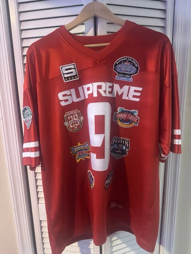 Maillot de foot Supreme Championships (FW23) rouge taille L logo brodé