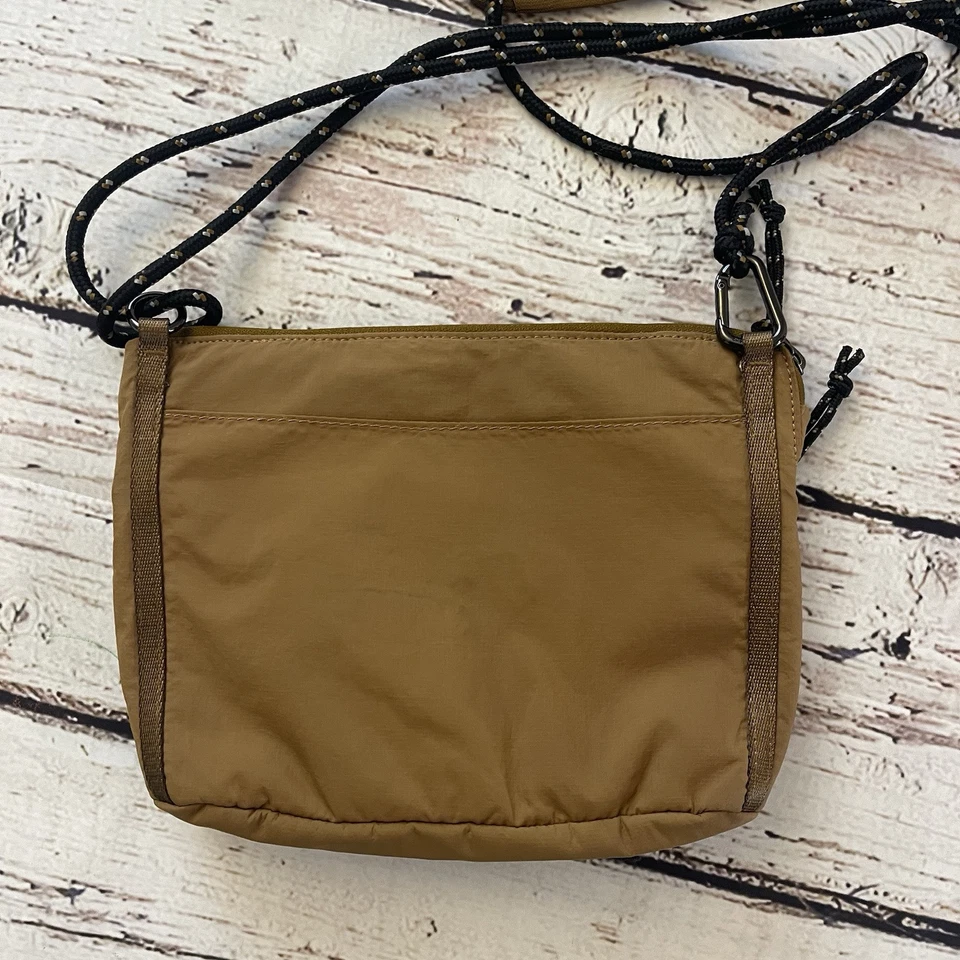 Bolso Bandolera Lululemon Parche Logo 2.5L Beige Audaz Senderismo Aire Libre Verano Foto 4 de 4