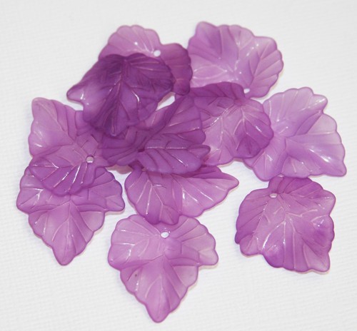 40 pcs of Frosted Acrylic leaf drops, lucite leaf drops 24x22mm - Picture 14 of 16