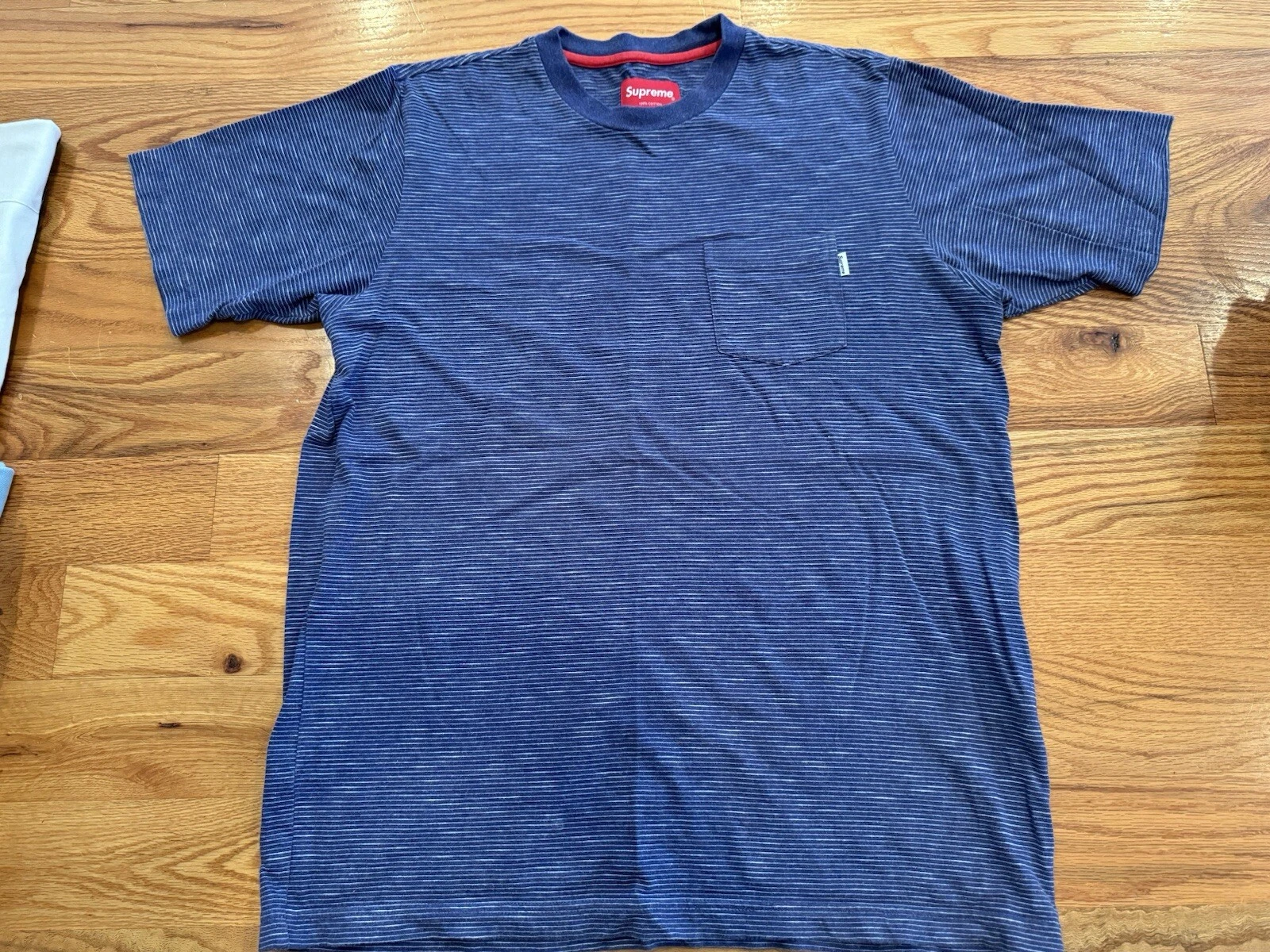 Tee shirt bleu Supreme Cut N Sew avec rayures blanches moyennement utilisé 100 % authentique