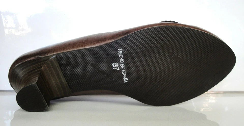 Salón de piel cuero tacón bajo alta calidad marca Paker Español, -50% descuento - Imagen 3 de 4