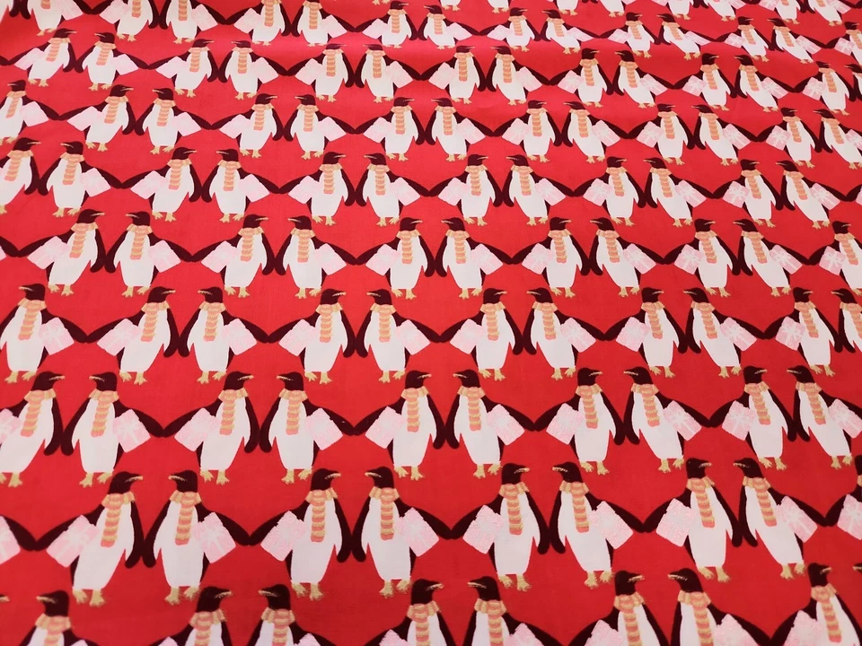 Tela de algodón navideña sorpresa de pingüinos Michael Miller por yarda  Foto 2 de 2