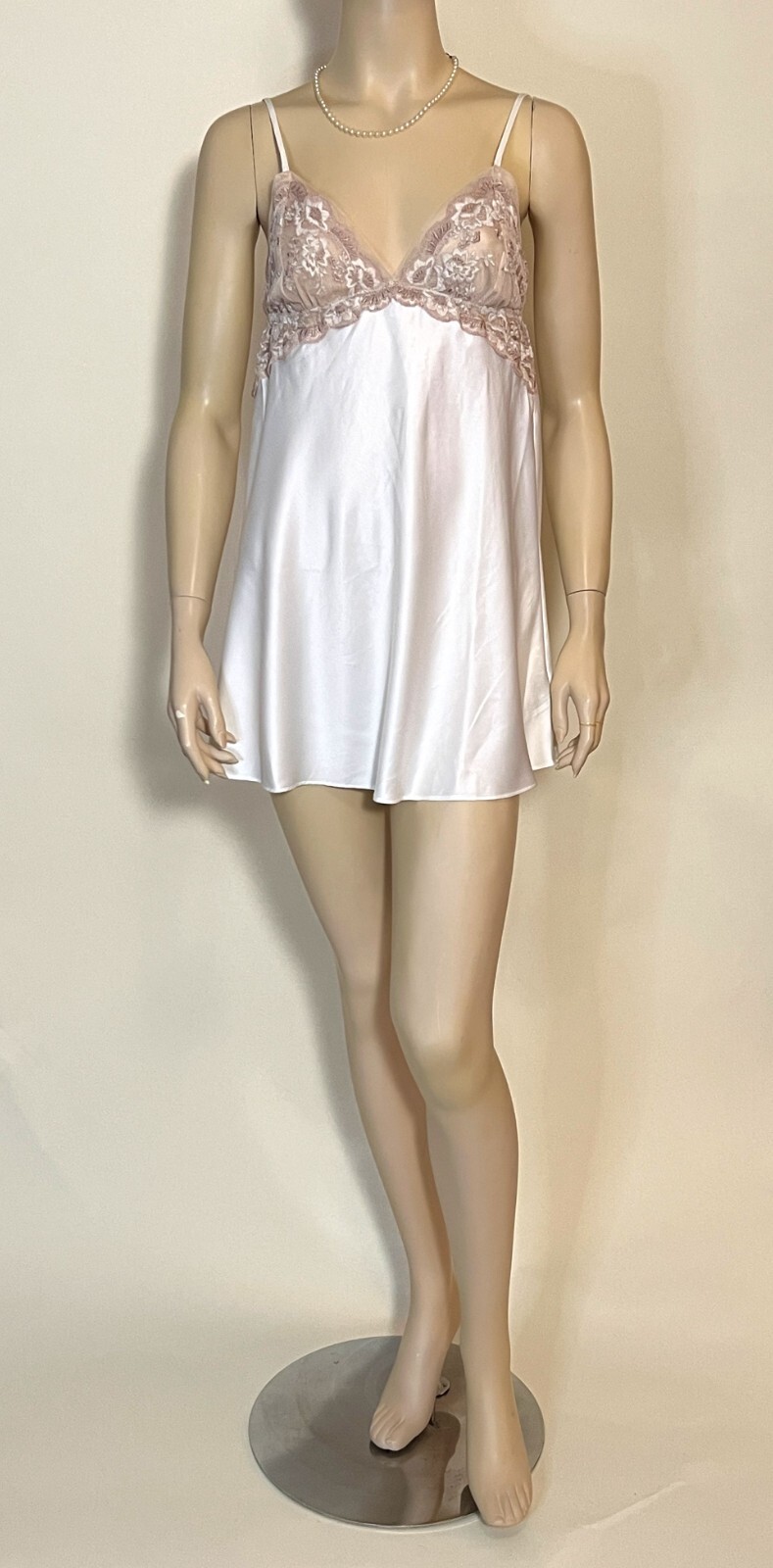 Flora Nikrooz Collection rose embroidered Ivory chemise nightgown size Small NWT