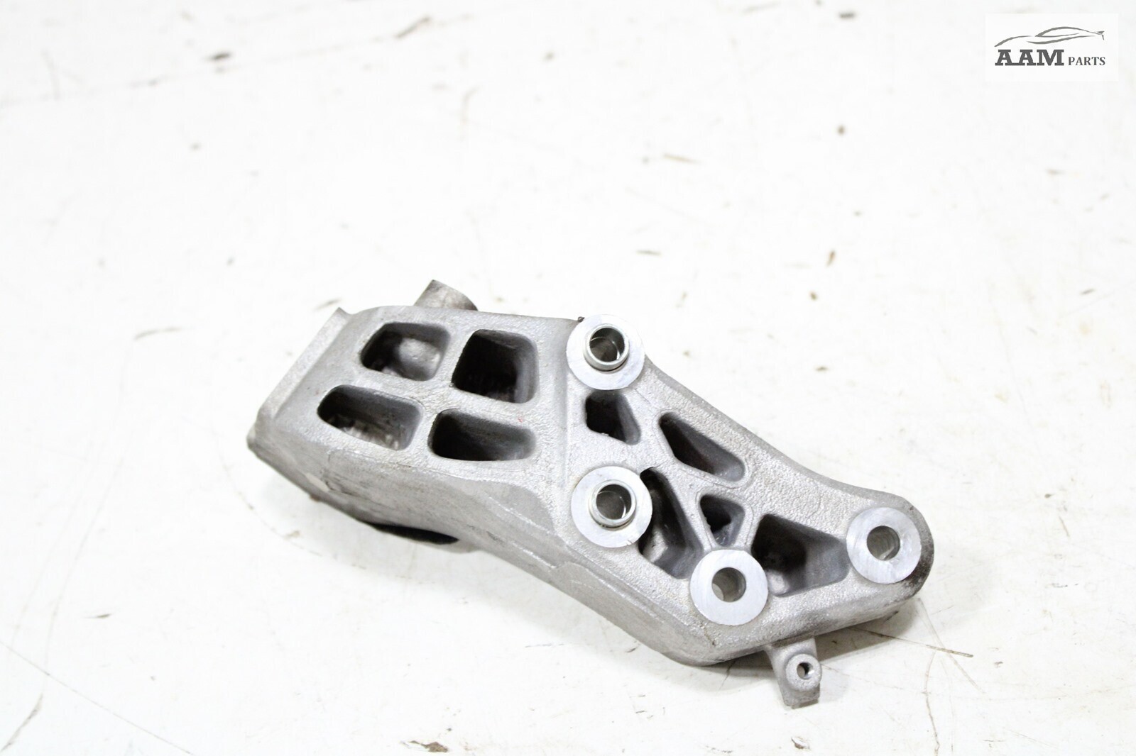 2014-2021 MASERATI GHIBLI M157 LEFT SIDE ENGINE MOTOR SUPPORT MOUNT BRACKET OEM