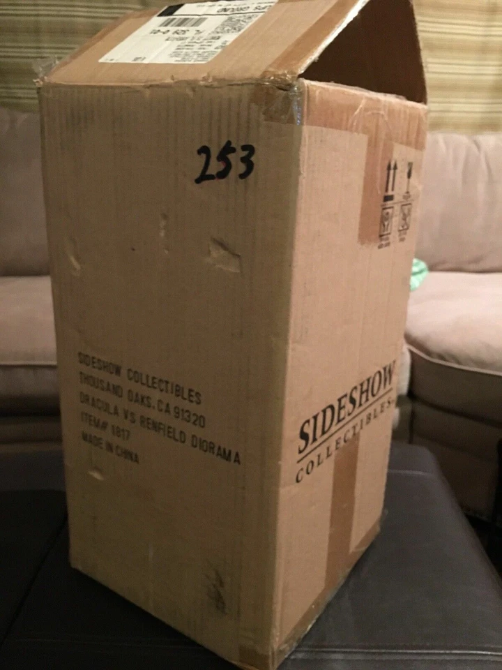 SIDESHOW DRACULA vs RENFIELD POLYSTONE DIORAMA ESTATUA Universal Monstruos Figura Foto 2 de 4