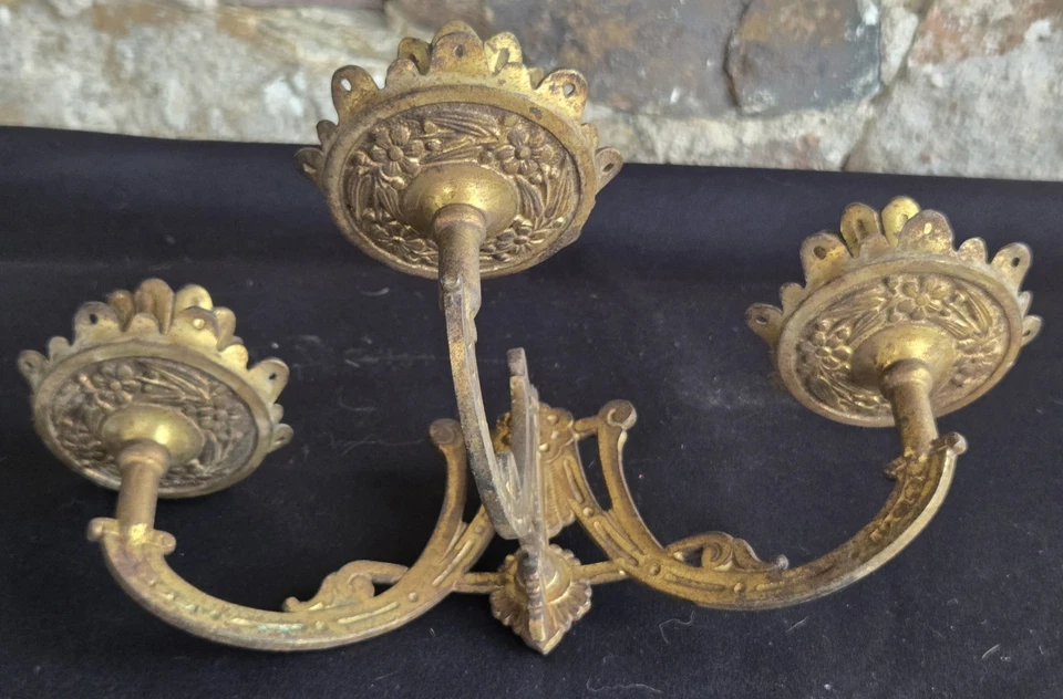 Bradley and Hubbard Brass 3 Candle Mounted Wall Sconce Candelabra Antique - Image 4 of 4