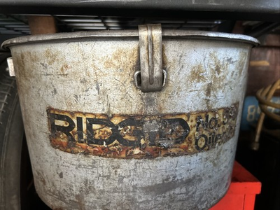 #ad Ridgid Oiler No.318 Bucket with Hand Pump Gun Pipe Threader 300 535 700 $200.00