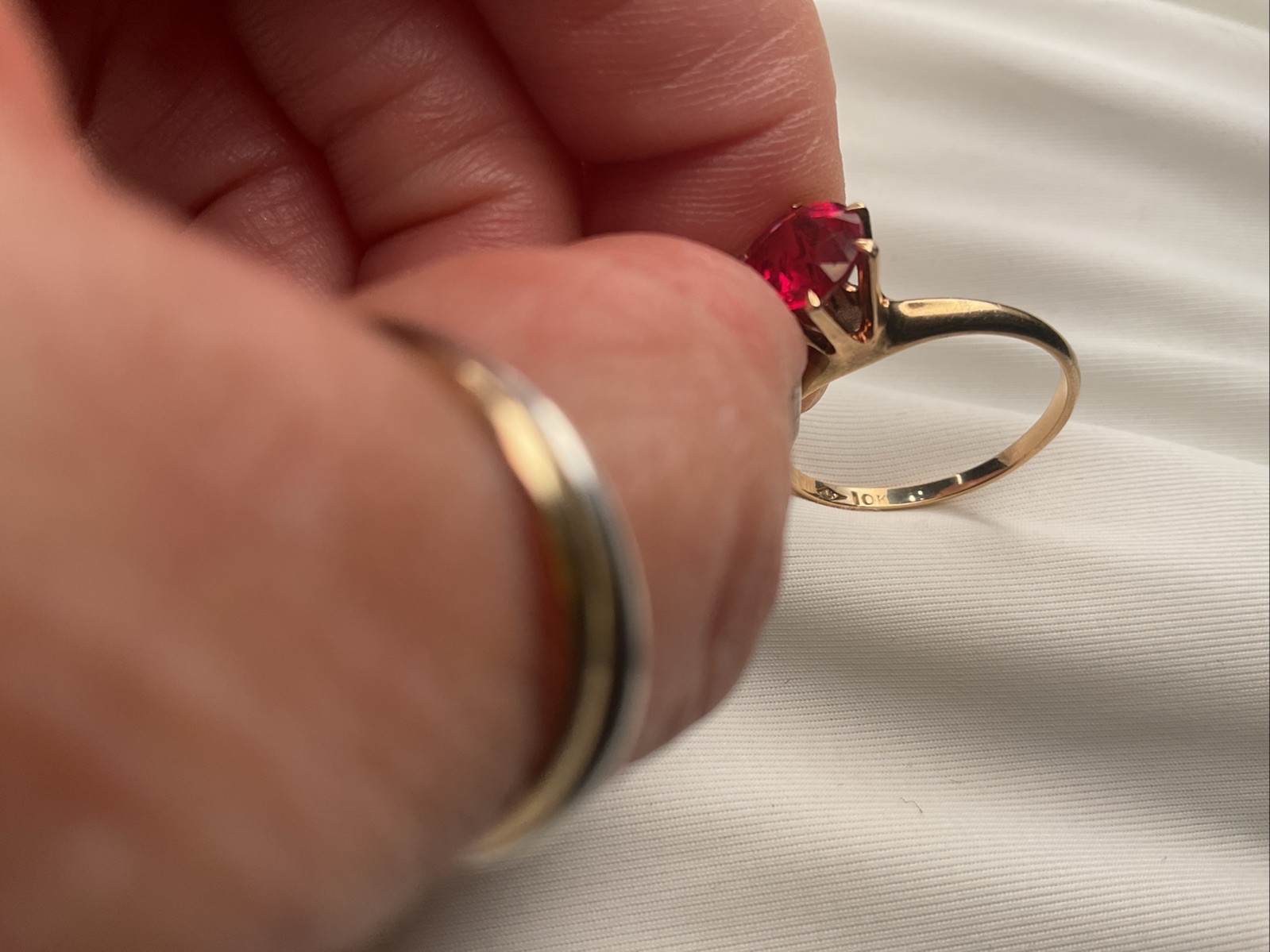10 k yellow gold Large Ruby solitaire Surrounded … - image 3