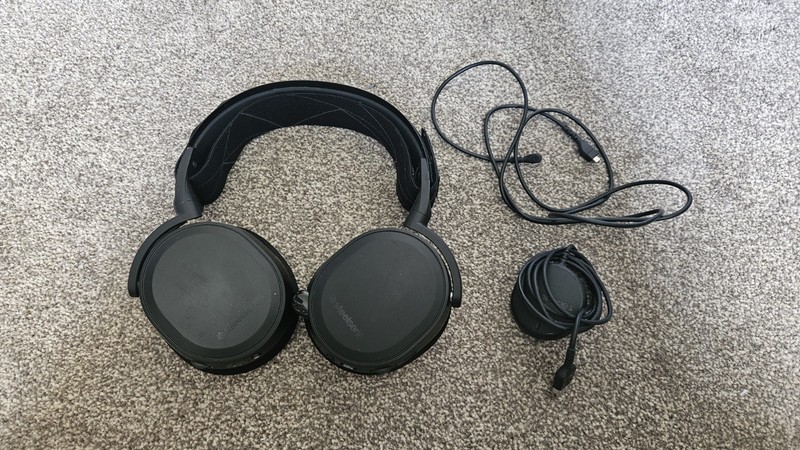 SteelSeries Arctis 7 Wireless Over-the-Ear Gaming Headset - Black