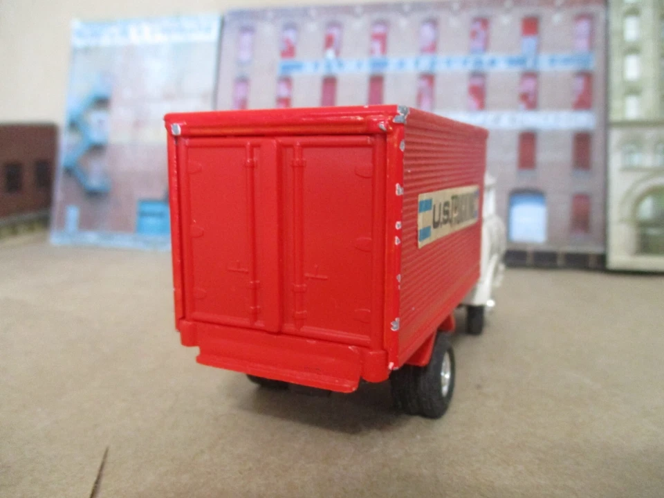 Vintage Shinsei GMC U.S. Trucking Box Truck in Red & White 1:60 scale - Image 3 of 4