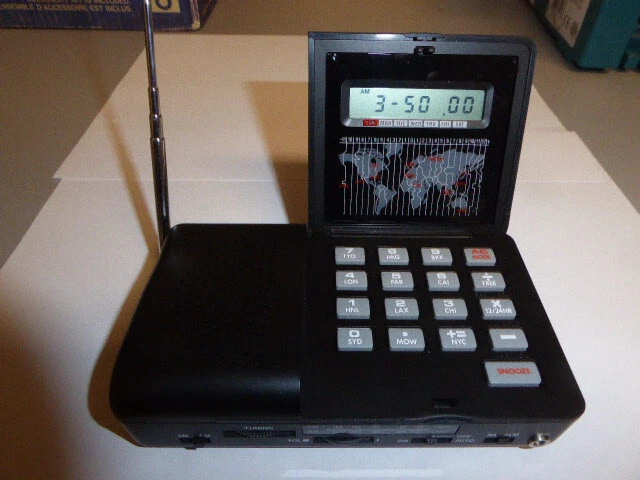 Mini Reise Weltzeit Alarm Uhr-Radio + Taschenrechner nagelneu unbenutzt OVP