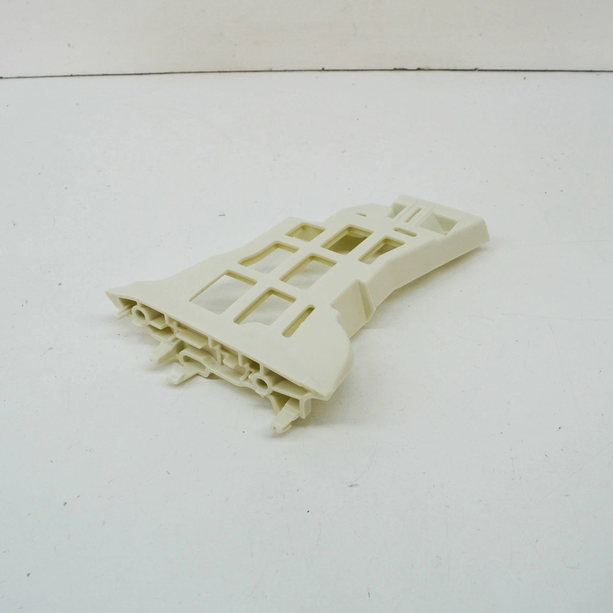 OEM BMW G11 G12 730D 730DX 730I 730LD 730LDX GUIDE BOTTOM LEFT 