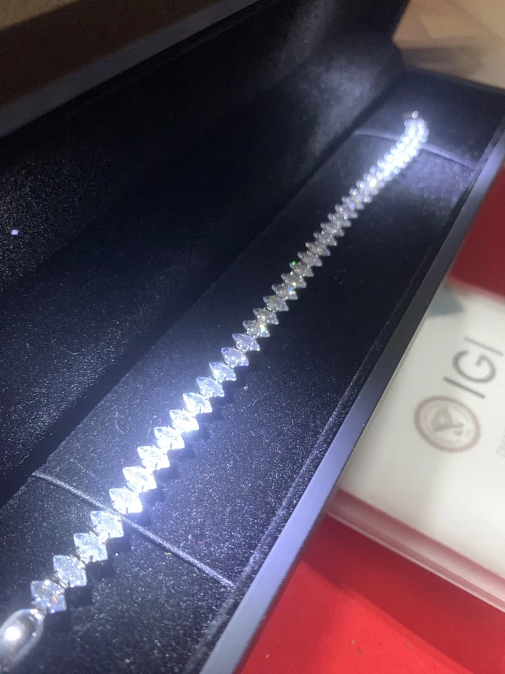 Bracciale in Argento tempestato da bellissimi zirconi, scatola punto luce - Immagine 2 di 4