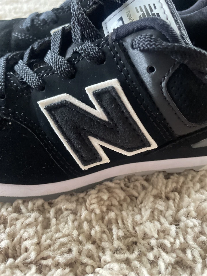Tênis esportivo juvenil New Balance 574 masculino preto e branco tamanho 1 - Imagem 3 de 4