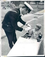 1970 Press Photo Helsinki Finland Childrens Traffic City Policeman - ner59353