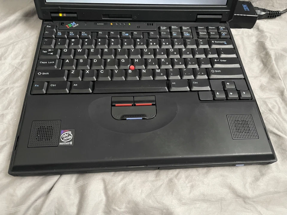 老式 IBM ThinkPad 600E Pentium II 笔记本电脑 2645 已测试 + 额外配件 — 第 4/4 张图片