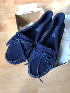 minnetonka navy blue moccasins