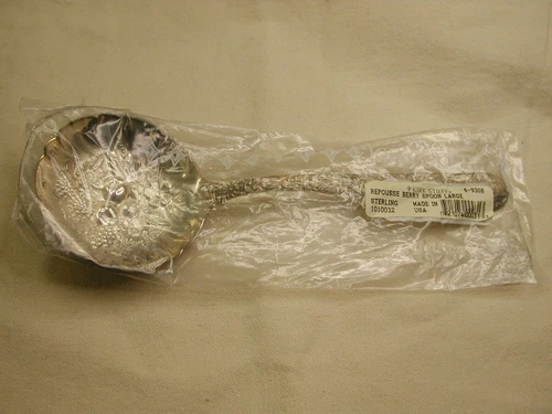 Repousse Berry Kirk Stieff Large Spoon Sterling 1010032 USA 6-9308