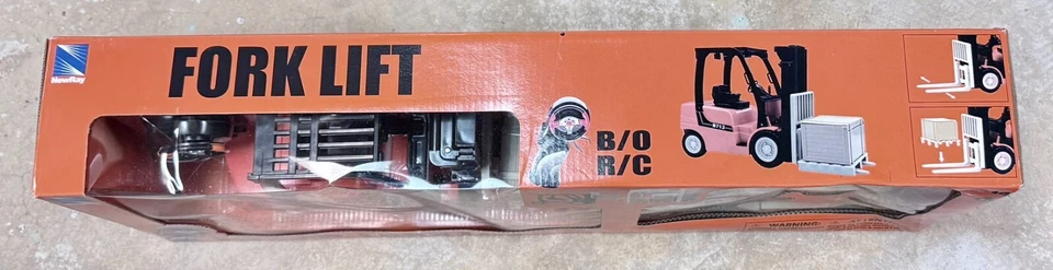 New-Ray - 1/14 - R/C Fork Lift and Accessories - NIB - Image 2 of 4