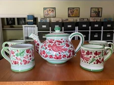 Deruta Arabesco Green & Red Teapot with Four Mugs- Hand-Painted from Italy!
