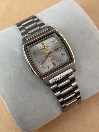 Seiko 5 7009-5882 Vintage Day-Date Automatic Japan Men's Watch.
