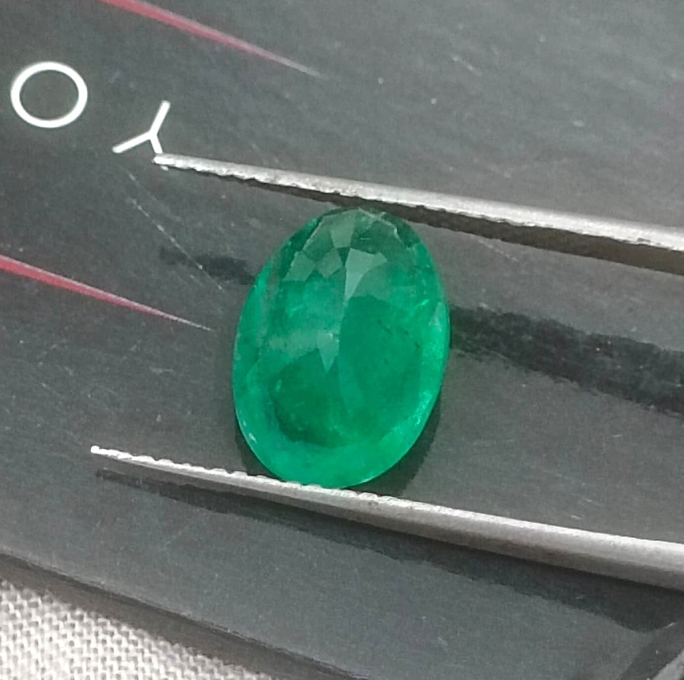 Émeraude Colombienne Naturelle Brute - Verte, Taille Carrée, 1 Pièce, Certifiée