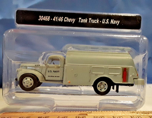 Camión cisterna Chevy Classic Metal Works HO #30468 - 41/46 - Marina de EE. UU. (CC-257 | Condition: Used