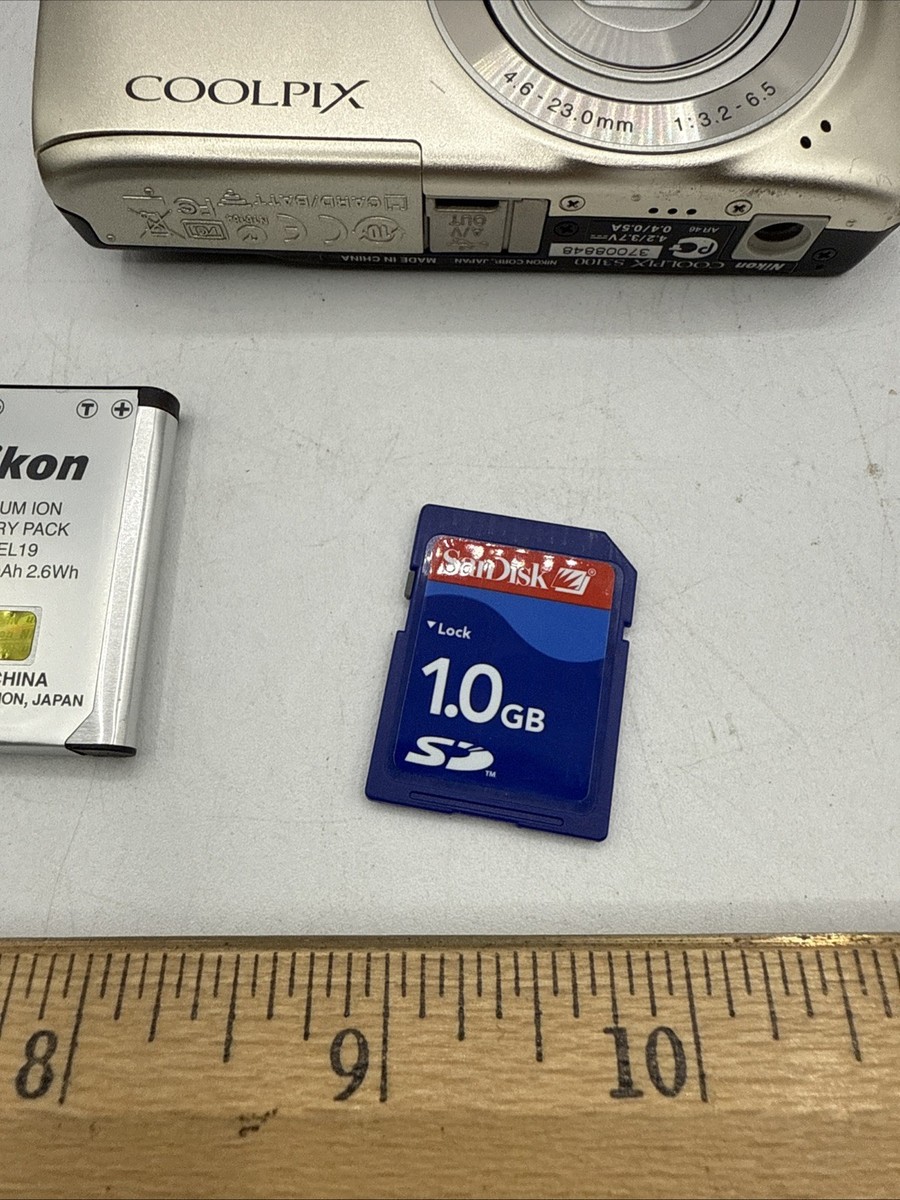 Nikon CoolPix S3100 14.0MP Digital Camera - Silver w/ Battery